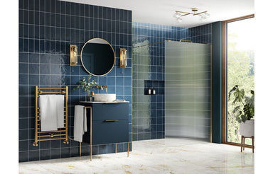 gemina-900mm-fluted-wetroom-panel-support-bar-brushed-brass 1